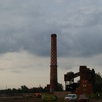 V rámci sanace areálu Aglomerace, kterou provádí i společnost AWT Rekultivace, byl odstřelen komín Strakáč