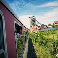 Videopozvánka na vlaky pohoronickou krajinou po vlečkách OKR