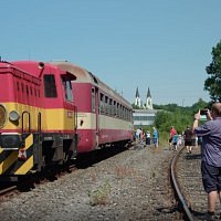 VYJÍŽĎKY BÁŇSKÝM VLAKEM JSOU ZPĚT. KOMENTOVANÉ JÍZDY POHORNICKOU KRAJINOU OPĚT NABÍDNOU NEVŠEDNÍ ZÁŽITEK